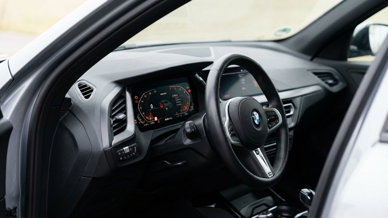 Voyants lumineux allumés sur le tableau de bord d'une BMW Série 1