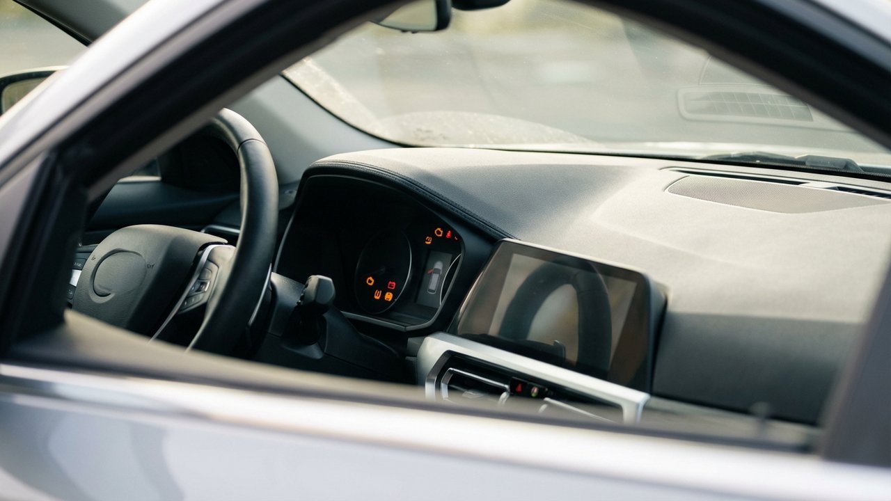 Voyants allumés sur le tableau de bord d'une Opel Corsa