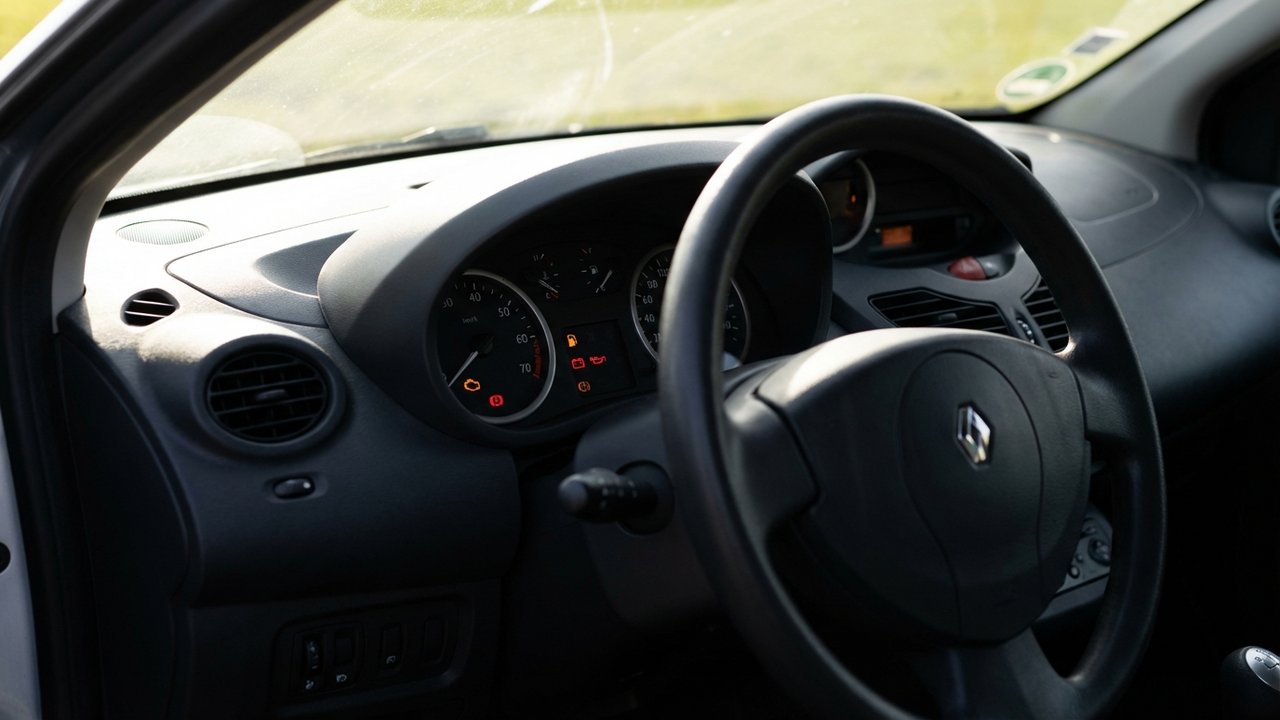 Voyants du tableau de bord d'une Twingo 2 illuminés