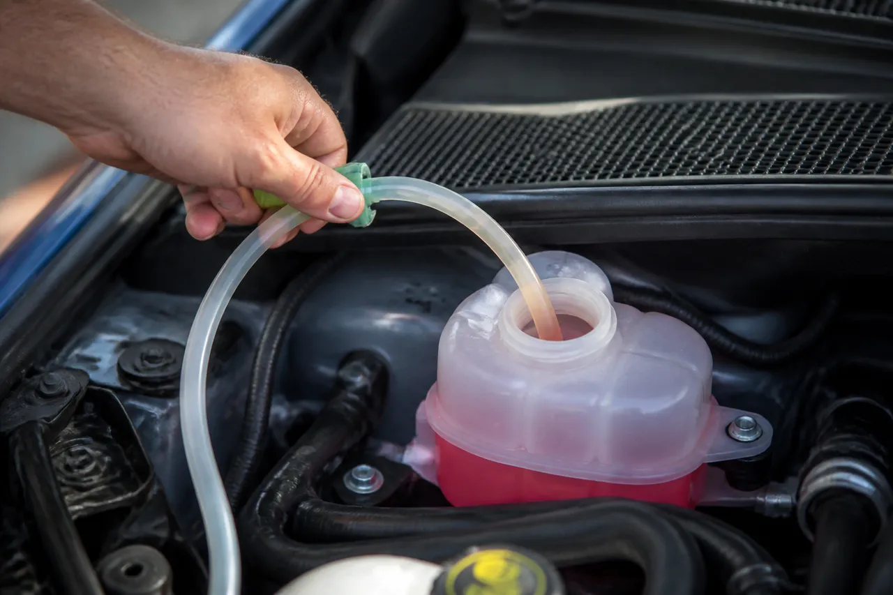 Retrait de l'excès de liquide de refroidissement